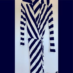 Old Navy wrap dress. NWT. Size Large Petite